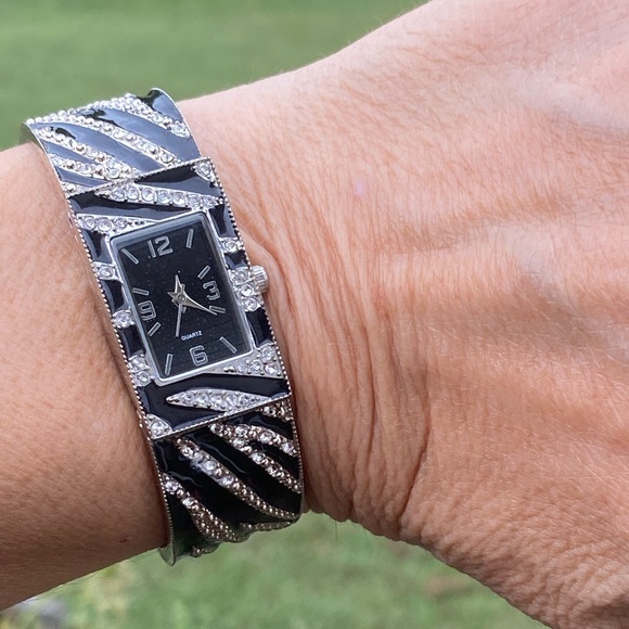 Zebra striped fashion cuff watch Black enamel with marcasite japan movement - Picture 3 of 13